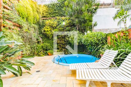 Casa à venda com 210m², 3 quartos e 2 vagas Casa à venda com 210m², 3 quartos e 2 vagasQuintal