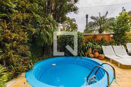 Casa à venda com 210m², 3 quartos e 2 vagas Casa à venda com 210m², 3 quartos e 2 vagasPiscina