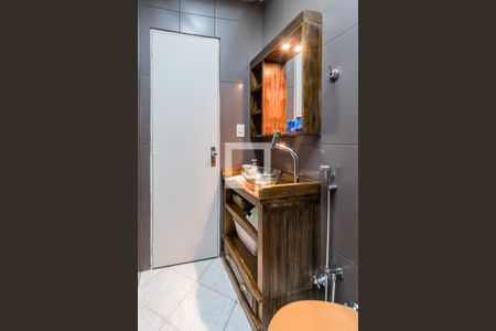 Casa à venda com 210m², 3 quartos e 2 vagas Casa à venda com 210m², 3 quartos e 2 vagasBanheiro Social