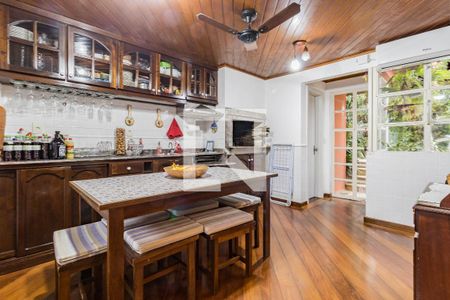 Casa à venda com 210m², 3 quartos e 2 vagas Casa à venda com 210m², 3 quartos e 2 vagasEspaço Gourmet