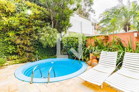 Casa à venda com 210m², 3 quartos e 2 vagas Casa à venda com 210m², 3 quartos e 2 vagasQuintal