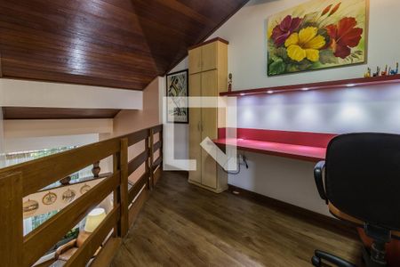 Casa à venda com 210m², 3 quartos e 2 vagas Casa à venda com 210m², 3 quartos e 2 vagasEscritório