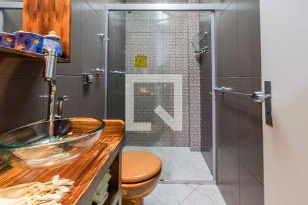 Casa à venda com 210m², 3 quartos e 2 vagas Casa à venda com 210m², 3 quartos e 2 vagasBanheiro Social