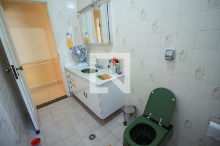 Casa para alugar com 250m², 3 quartos e 5 vagasBanheiro Social 