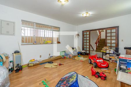 Casa à venda com 240m², 3 quartos e 4 vagas