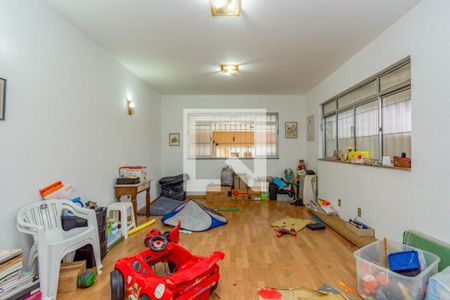 Casa à venda com 240m², 3 quartos e 4 vagas