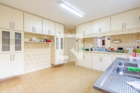 Casa à venda com 240m², 3 quartos e 4 vagas