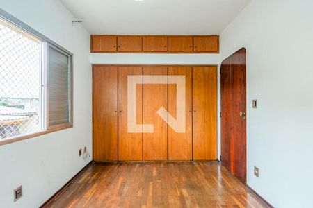 Casa à venda com 240m², 3 quartos e 4 vagas