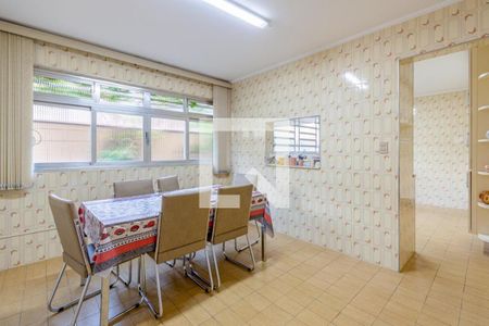 Casa à venda com 240m², 3 quartos e 4 vagas