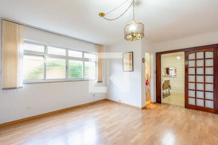 Casa à venda com 240m², 3 quartos e 4 vagas