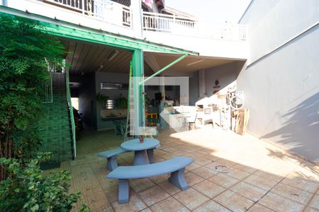 Casa à venda com 482m², 3 quartos e 4 vagas Casa à venda com 482m², 3 quartos e 4 vagasQuintal