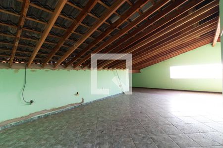 Casa à venda com 482m², 3 quartos e 4 vagas Casa à venda com 482m², 3 quartos e 4 vagasSótão