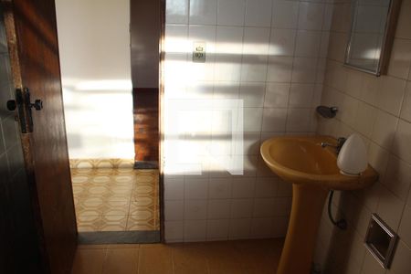 Casa à venda com 150m², 3 quartos e 2 vagasBanheiro