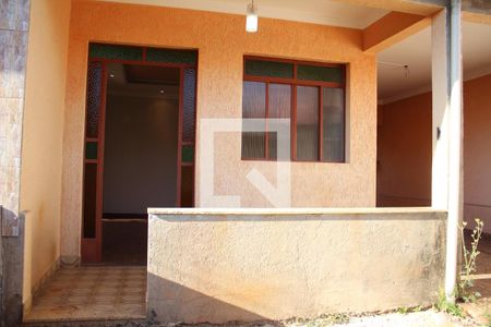 Quintal de casa à venda com 3 quartos, 150m² em Milionários (barreiro), Belo Horizonte