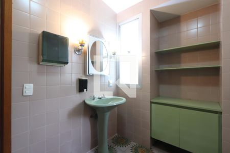 Casa à venda com 574m², 3 quartos e 5 vagasBanheiro da Suíte 2