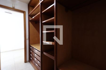 Casa à venda com 574m², 3 quartos e 5 vagasCloset