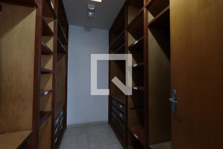 Casa à venda com 574m², 3 quartos e 5 vagasCloset