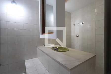 Casa à venda com 574m², 3 quartos e 5 vagasBanheiro Social