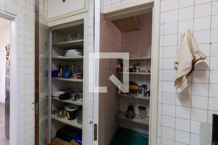 Casa à venda com 580m², 5 quartos e 4 vagasCozinha - Armários