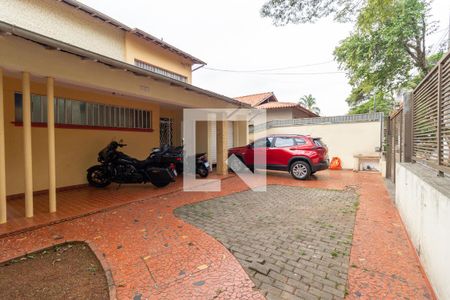 Casa à venda com 580m², 5 quartos e 4 vagasFachada