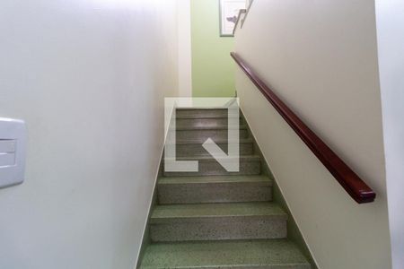 Casa à venda com 580m², 5 quartos e 4 vagasEscada de Acesso ao Piso Superior