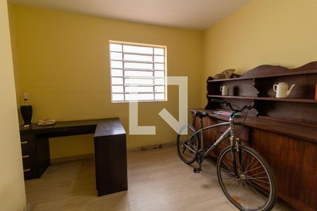 Casa à venda com 580m², 5 quartos e 4 vagasQuarto 2 da Área de Serviço