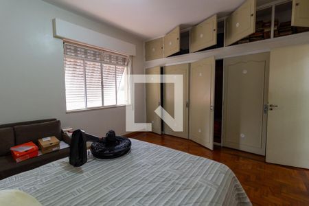 Casa à venda com 580m², 5 quartos e 4 vagasQuarto 2