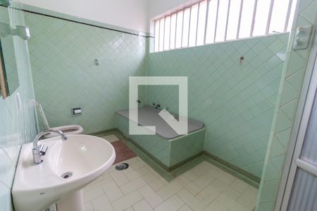 Casa à venda com 580m², 5 quartos e 4 vagasBanheiro do Piso Superior