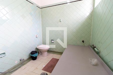 Casa à venda com 580m², 5 quartos e 4 vagasBanheiro do Piso Superior