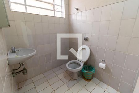 Casa à venda com 580m², 5 quartos e 4 vagasBanheiro da Área de Serviço