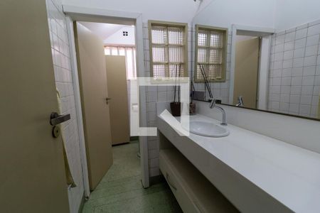 Casa à venda com 580m², 5 quartos e 4 vagasLavabo do Corredor - Térreo