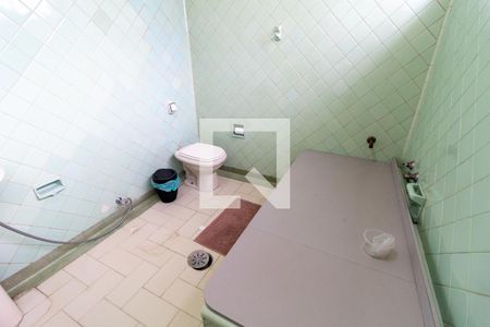 Casa à venda com 580m², 5 quartos e 4 vagasBanheiro do Piso Superior