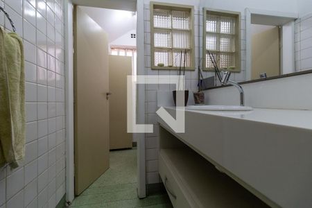 Casa à venda com 580m², 5 quartos e 4 vagasLavabo do Corredor - Térreo