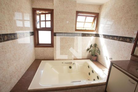 Casa à venda com 469m², 4 quartos e 8 vagas Casa à venda com 469m², 4 quartos e 8 vagasBanheiro da Suíte 1