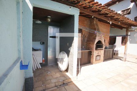 Casa à venda com 469m², 4 quartos e 8 vagas Casa à venda com 469m², 4 quartos e 8 vagasSauna