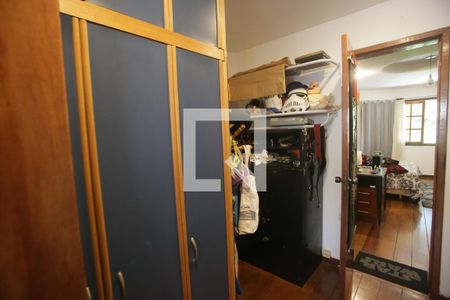 Casa à venda com 469m², 4 quartos e 8 vagas Casa à venda com 469m², 4 quartos e 8 vagasCloset da suíte 4