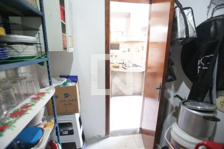 Casa à venda com 469m², 4 quartos e 8 vagas Casa à venda com 469m², 4 quartos e 8 vagasDespensa