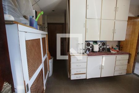 Casa à venda com 469m², 4 quartos e 8 vagas Casa à venda com 469m², 4 quartos e 8 vagasÁrea de Serviço