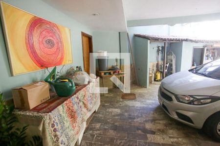 Casa à venda com 469m², 4 quartos e 8 vagas Casa à venda com 469m², 4 quartos e 8 vagasGaragem