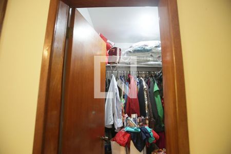Casa à venda com 469m², 4 quartos e 8 vagas Casa à venda com 469m², 4 quartos e 8 vagasCloset da suíte 3