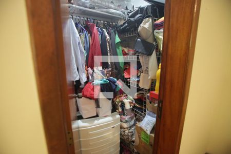 Casa à venda com 469m², 4 quartos e 8 vagas Casa à venda com 469m², 4 quartos e 8 vagasCloset da suíte 3