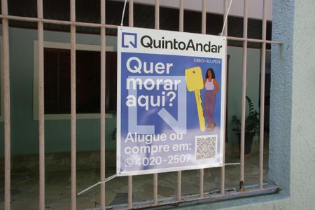 Casa à venda com 469m², 4 quartos e 8 vagas Casa à venda com 469m², 4 quartos e 8 vagasPlaquinha