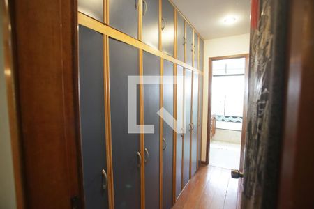 Casa à venda com 469m², 4 quartos e 8 vagas Casa à venda com 469m², 4 quartos e 8 vagasCloset da suíte 4