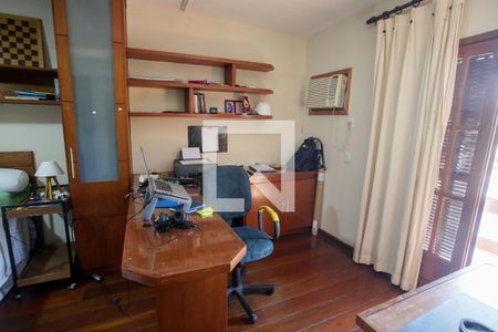 Casa à venda com 469m², 4 quartos e 8 vagas Casa à venda com 469m², 4 quartos e 8 vagasQuarto Suíte 2