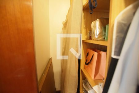 Casa à venda com 469m², 4 quartos e 8 vagas Casa à venda com 469m², 4 quartos e 8 vagasCloset da suíte 1