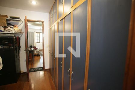 Casa à venda com 469m², 4 quartos e 8 vagas Casa à venda com 469m², 4 quartos e 8 vagasCloset da suíte 4