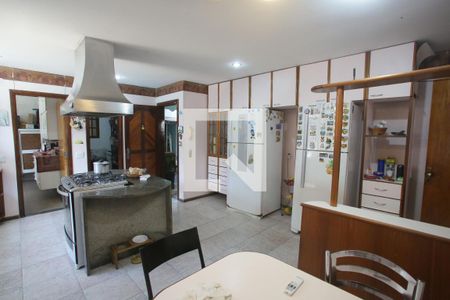 Casa à venda com 469m², 4 quartos e 8 vagas Casa à venda com 469m², 4 quartos e 8 vagasCozinha