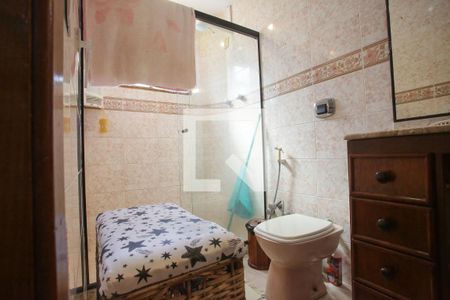 Casa à venda com 469m², 4 quartos e 8 vagas Casa à venda com 469m², 4 quartos e 8 vagasBanheiro da Suíte 2