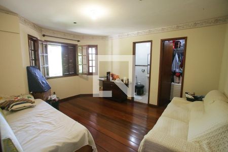 Casa à venda com 469m², 4 quartos e 8 vagas Casa à venda com 469m², 4 quartos e 8 vagasQuarto Suíte 3