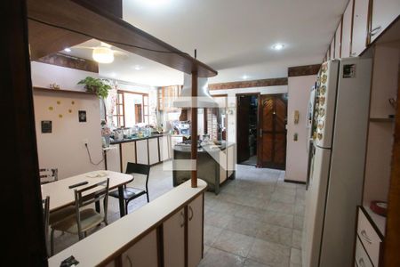 Casa à venda com 469m², 4 quartos e 8 vagas Casa à venda com 469m², 4 quartos e 8 vagasCozinha